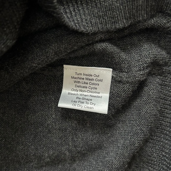 Joseph Abboud Mens Navy Blue 100% Extra‎ Fine Merino Wool V-Neck Sweater XLT - Picture 7 of 7